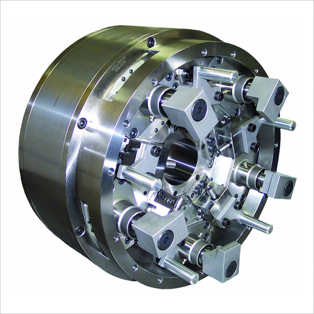 Automatic chuck for alloy wheels clamping