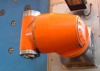 Universal head for boring machine designed for automatic tool change